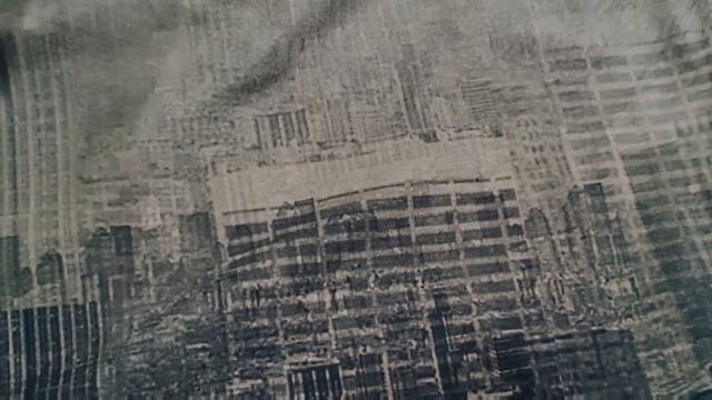 Город в тумане. Фон серо-бежевый. Расцветка для всех. смотреть онлайн