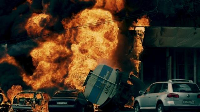 Почему нельзя тушить бензин водой? смотреть онлайн