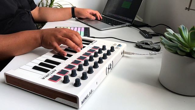 Jazz Sample in Logic Pro X | Simple Beat | Arturia MiniLab MK2 & Novation LaunchPad Mini MK3. смотреть онлайн