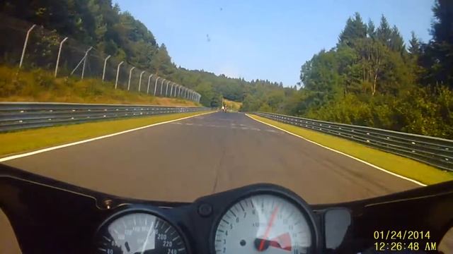 suzuki gsxr 750 srad one lap at nurburgring смотреть онлайн
