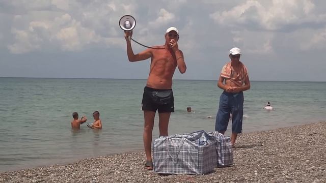 Прикол! Вован продает пирожки на пляже... смотреть онлайн