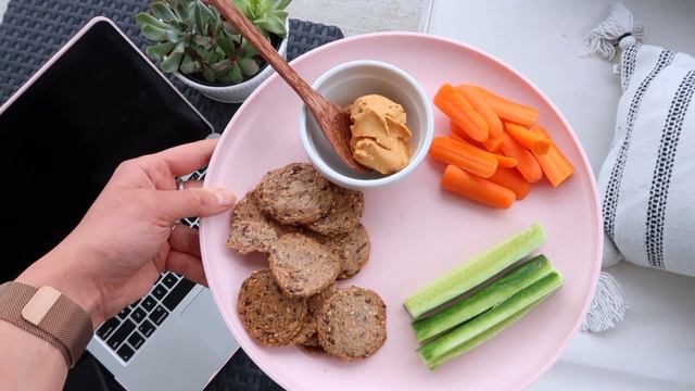 WHAT I EAT IN A DAY! Healthy + Simple Meal Ideas! смотреть онлайн