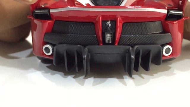 1:24 Ferrari FXX K Bburago Video Review by Hobbytoys.co смотреть онлайн