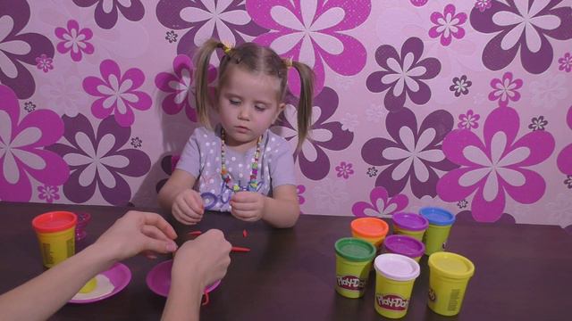 Пластилин Play Doh Лепим хот дог, яичницу и мороженое смотреть онлайн