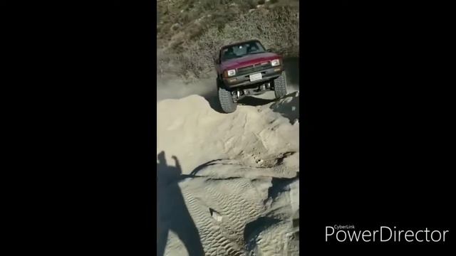 Mel and Vic 4x4 off road 1988 Toyota hilux смотреть онлайн