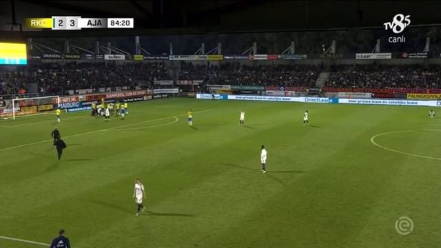 Infortunio shock per Etienne Vaessen in RKC Waalwijk vs Ajax смотреть онлайн