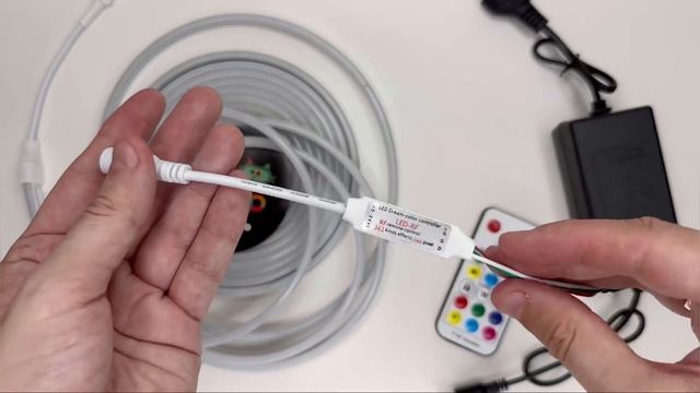 Неоновая RGB IC LED лента с пультом (видео-обзор от магазина OnShop на Wikkeo.com) смотреть онлайн