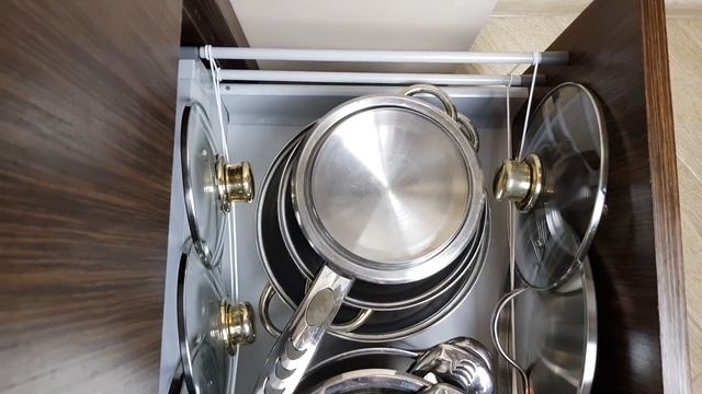 ИДЕИ для организации ХРАНЕНИЯ на кухне КРЫШЕК от кастрюль, сковородок, контейнеров.✅ смотреть онлайн