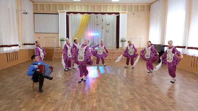 Ансамбль народного танца «Айгуль» Татарский танец «Играй, гармонь!» МАОУ «СОШ №24 г.Челябинска» смотреть онлайн