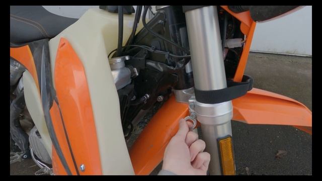 Haul-Master 400 Lb. Motorcycle Hitch Carrier Review: 2021 KTM 500 EXC-F смотреть онлайн