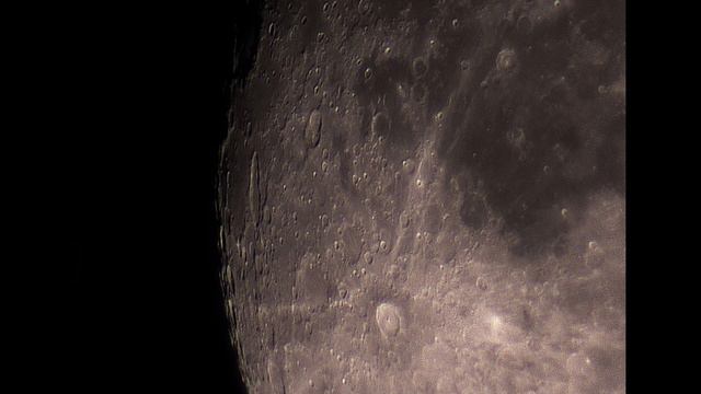 MOON BY MY TELESCOPE (Evostar 72ed + Star adventurer + BArlow 2x + Canon EOS 250d) смотреть онлайн