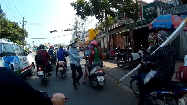 Видеоблог тренера по боксу. Вьетнам.часть 3. Езда по гоороду, БЖЖ, тренировка с Сотиром Кичуковым смотреть онлайн