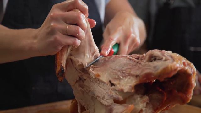 How To Carve A Turkey...Not at the Dining Table | Bon Appétit смотреть онлайн