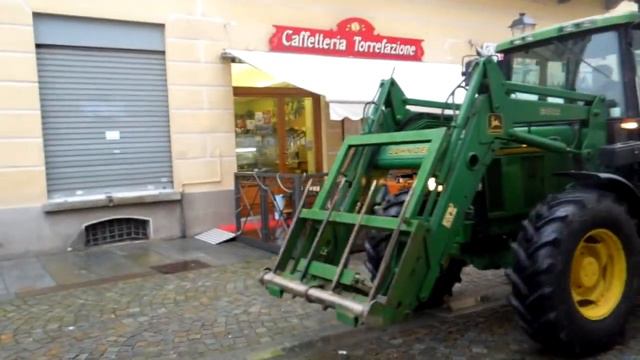 Trattori in piazza a Venaria per S.Antonio abate 2014 смотреть онлайн