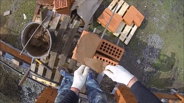 Столб в четыре руки.