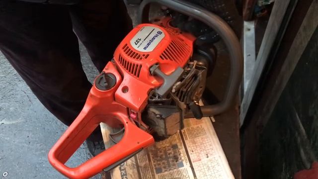 Бензопила Husqvarna не подает масло на цепь. Замена маслонасоса смотреть онлайн