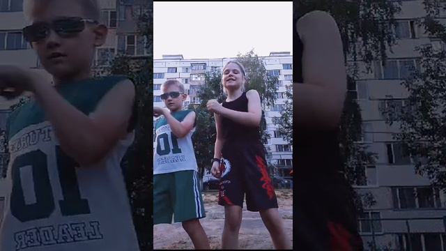 янгер - деньги) лп кайф - звать алса) скоро будут видео с рб) подписывайтесь на мой акк в рб