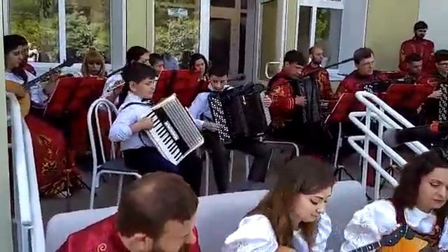 оркестр народных инструментов"ДОН" дирижер профессор Крикор Хурдаян и Аким Липинский 9 лет (слева) смотреть онлайн