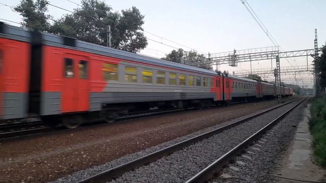"Со свистом на Росток" Электропоезд ЭД4М-0290 следует к пл.Ростокино смотреть онлайн