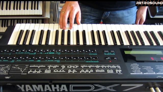 Best of YAMAHA DX7 II Synthesizer ~ RetroSound Demo смотреть онлайн