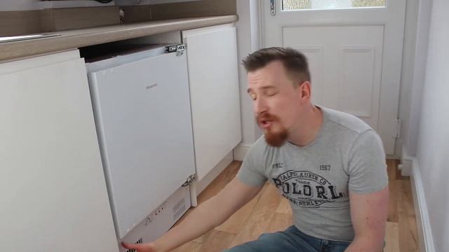 Hisense FUV126D4AW1 Integrated Under Counter Freezer with Fixed Door Fixing Kit | Henry Reviews смотреть онлайн