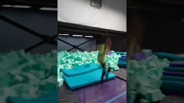 в батутном центре "Пружина" смотреть онлайн