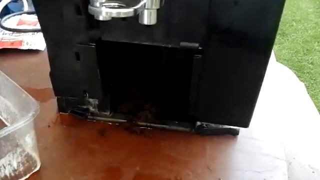 DeLonghi Magnifica S Ecam 21.117.B test po přetěsnění infuzoru a spařovací jednotky. смотреть онлайн
