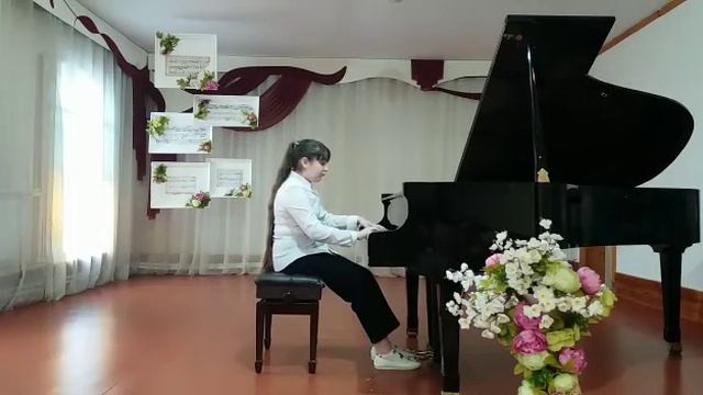 Ханагян Анна - К Ф Э Бах Менуэт фа минор смотреть онлайн
