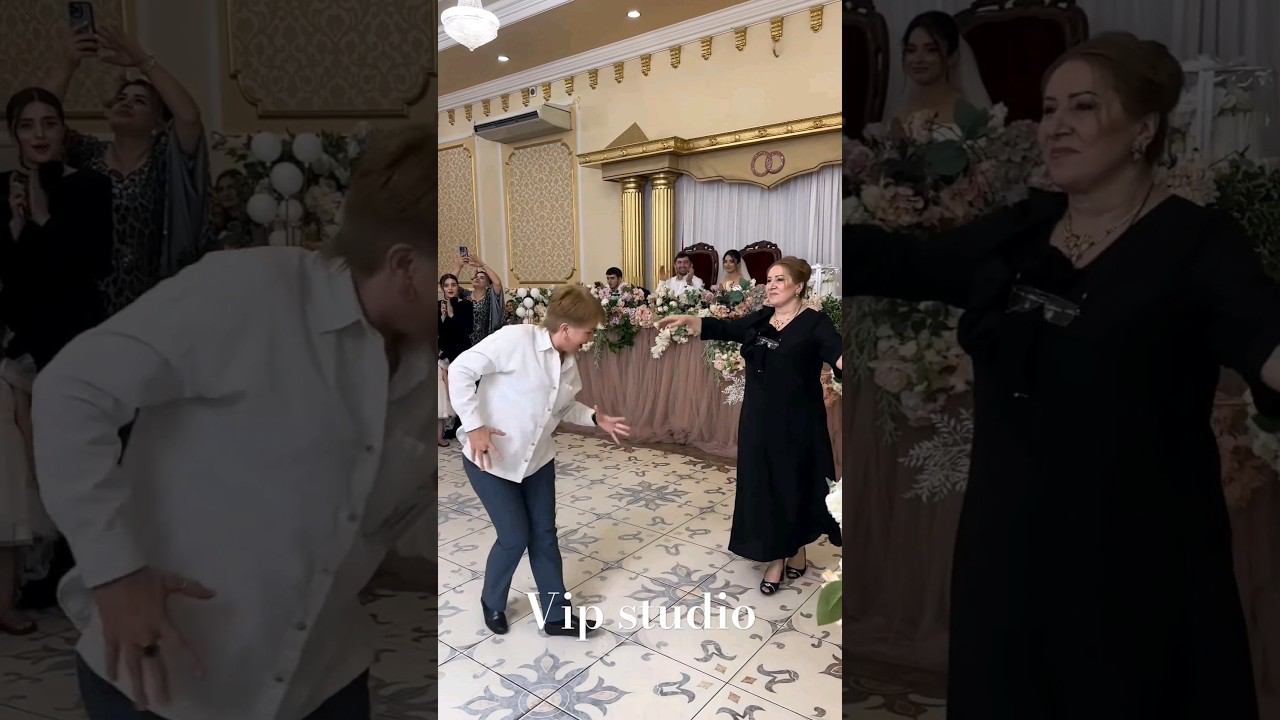 Девушка вышла и взорвала танец #shorts смотреть онлайн