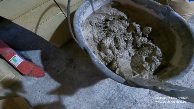 377. Каминопечь из кирпича ручной формовки. Как закрепить большую дверцу. Печник Минск. смотреть онлайн