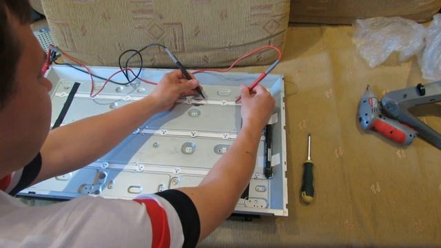 Ремонт подсветки LED ЖК-телевизора в домашних условиях (пайка на утюге) смотреть онлайн