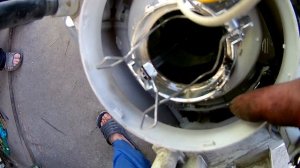 ВАЗ 2113,14,15 ПЕРЕДНЯЯ ФАРА УПАЛА ВНИЗ РЕГУЛИРОВКЕ НЕ ПОДДАЕТСЯ. РЕМОНТ