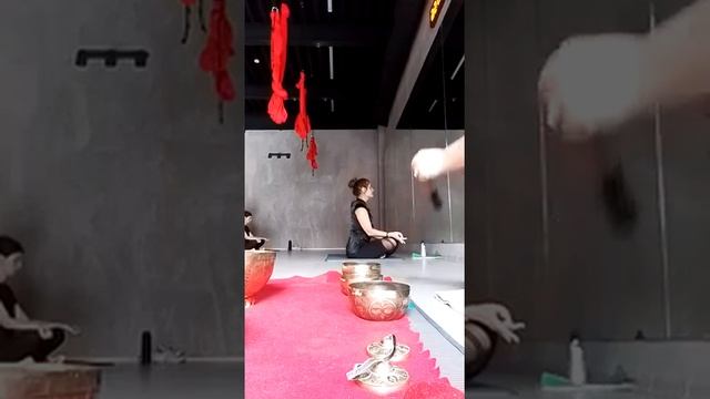 Цигун.Тибетские чаши . Дыхательная гимнастика .Фрагмент смотреть онлайн