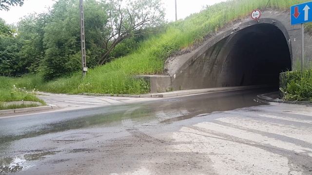 Ford Excursion 6.8 V10 acceleration tunnel Sound. смотреть онлайн