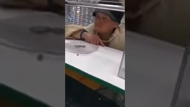 ?ПОКУПАТЕЛЬ В АПТЕКЕ МОСКВЫ. смотреть онлайн