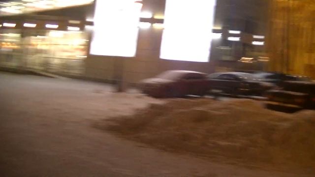 Подольск. Ёлка возле магазина М - Видео. смотреть онлайн