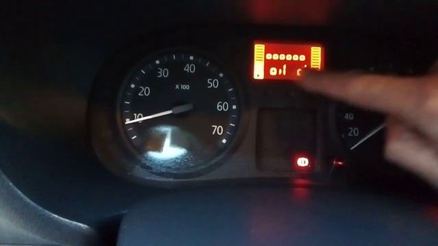 Como mirar nivel aceite desde el interior del coche (Renault Clio II) смотреть онлайн