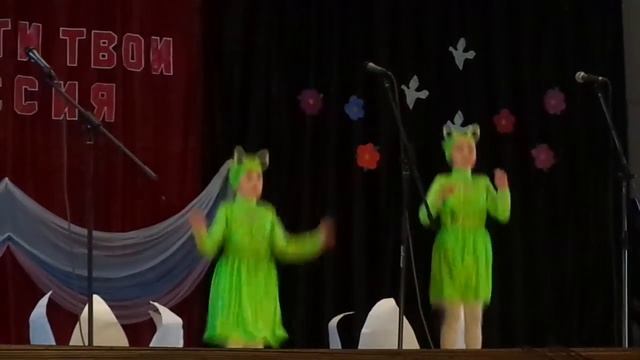 Две подружки две лягушки под песню Нейны Весёлополянский ДК смотреть онлайн