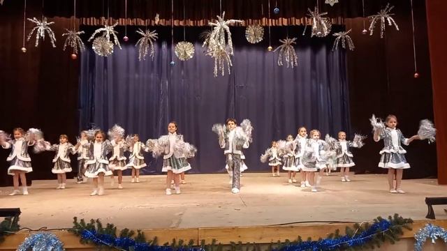 танец "Русская зима" танцевальный коллектив "Уличный балет" г. Ногинск-9 смотреть онлайн