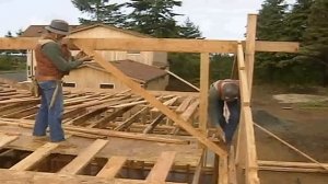 Этап 20. Установка стропил и крепление конька