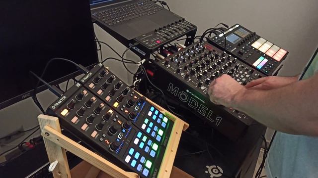 FMM #15 (#Techno) recorded on Model 1 by #PLAYdifferently смотреть онлайн