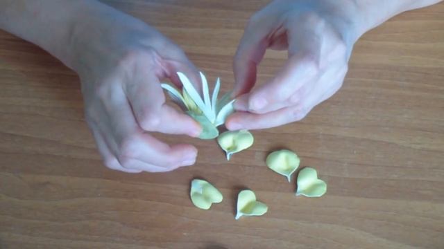 Цветы из искусственной кожи и велюра.Часть3 Flowers made of artificial leather and velour смотреть онлайн