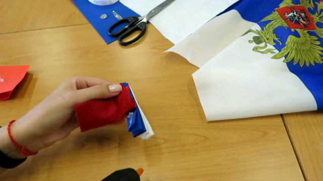 Брошь в цветах российского флага смотреть онлайн