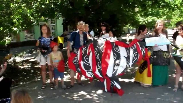 Арт-акция (хэппенинг) «Ход пузанка» смотреть онлайн