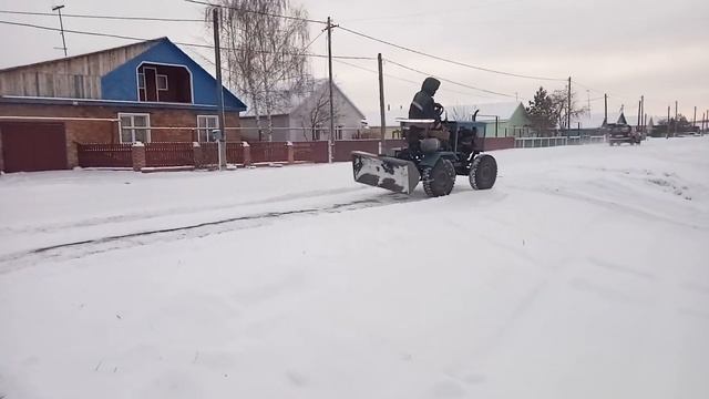 чистка снега, самодельный трактор смотреть онлайн