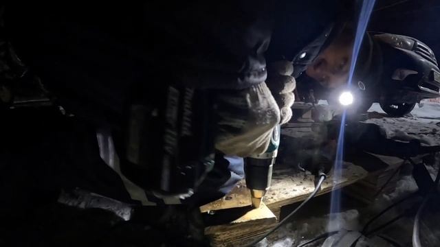 Прицеп МЗСА Н-6121 чуть не потерял заднюю ось. Ремонт. смотреть онлайн