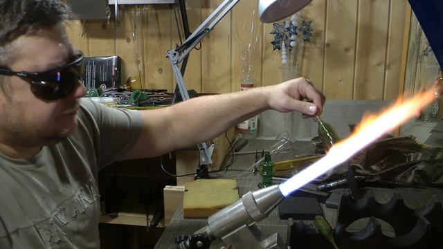 Уроки стеклодувного мастерства. Урок 5. Выдуваем стаканчик для свечи смотреть онлайн