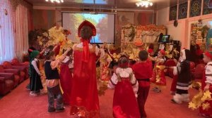 Хоровод "Здравствуй, осень золотая!"  (А. Чугайкина) Группа №7 "Светлячки"