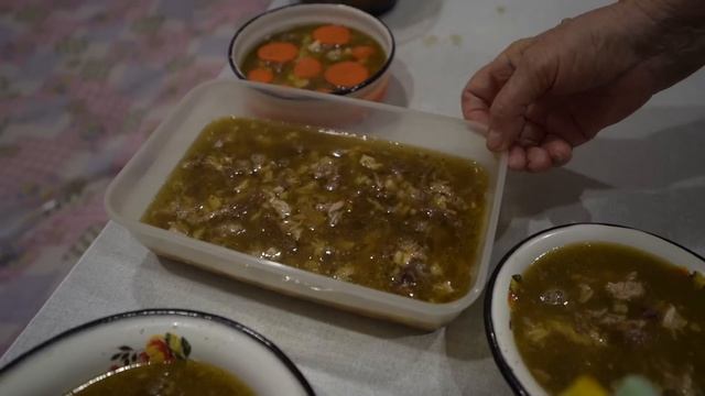 Cooking traditional food with a Russian Babushka (Family Life in Russia) смотреть онлайн