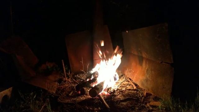 Затухающее пламя костра. Для медитаций. смотреть онлайн